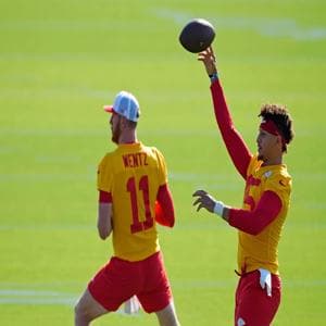 Patrick Mahomes backup, Carson Wentz, is reportedly turning heads at training camp 